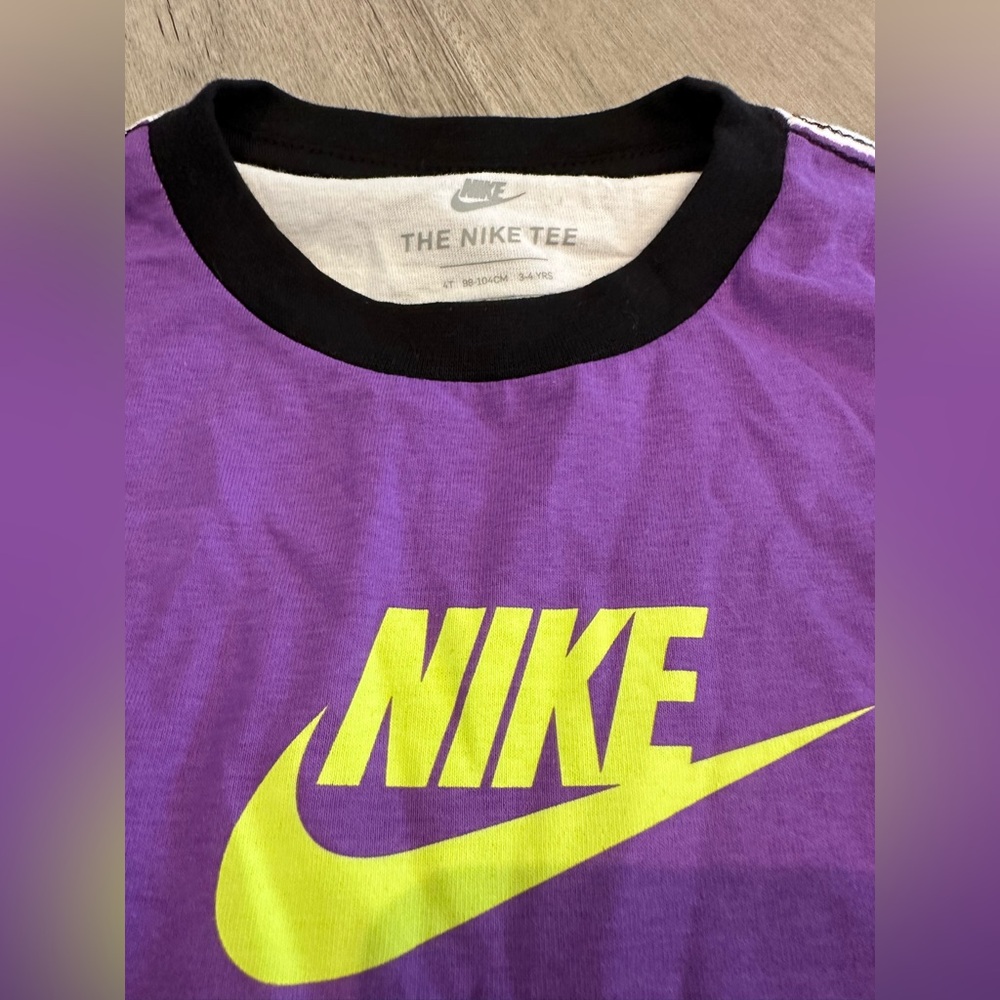 NWT Nike Tee - Picture 2 of 4